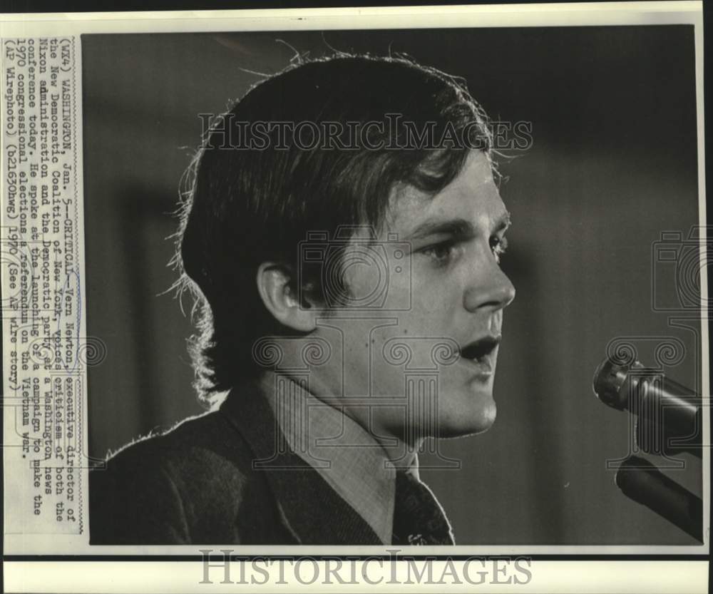 1970 Press Photo Vern Newton criticises Nixon administration at news conference