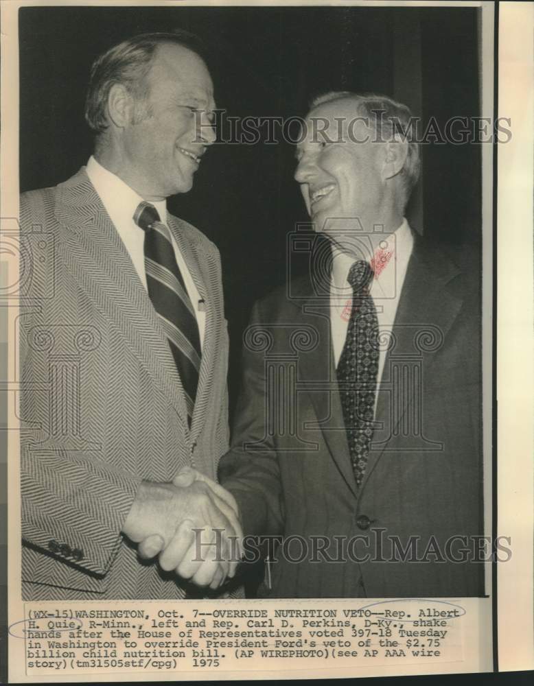1975 Press Photo Representatives Albert Quie and Perkins confer in Washington