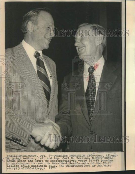 1975 Press Photo Representatives Albert Quie and Perkins confer in Washington