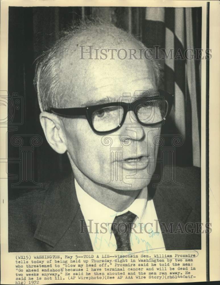1972 Press Photo Wisconsin Senator William Proxmire tells of Washington hold-up
