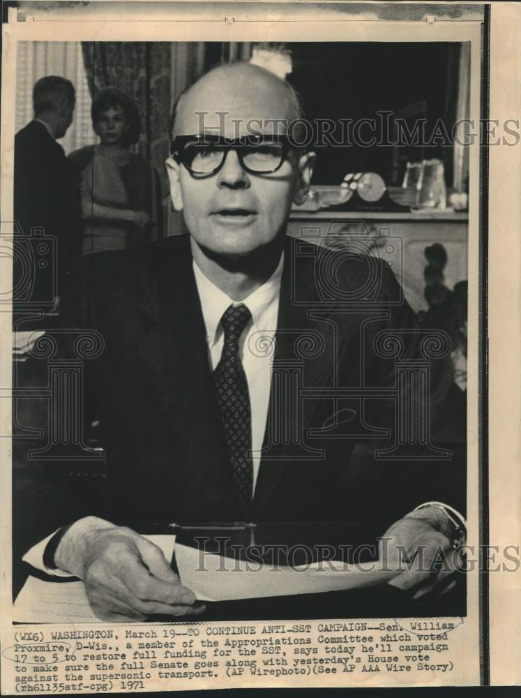 1971 Press Photo Appropriations Committee member Senator William Proxmire, D-WI