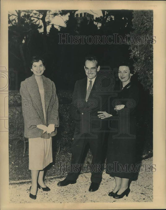 1955 Press Photo Jo Ann Stork with Prince & Princess of Monaco in royal gardens