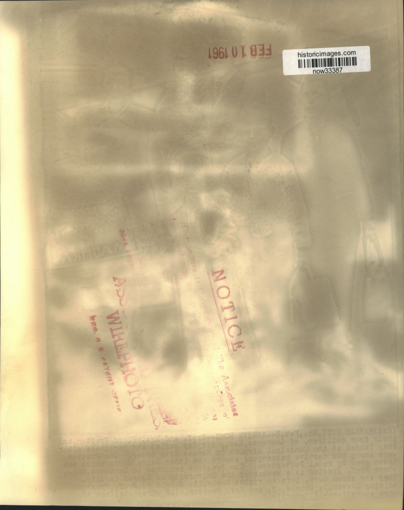 1961 Press Photo Professor Preston's family tells of Santa Maria captivity