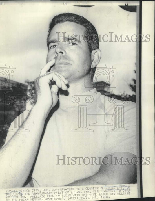 1968 Press Photo Released hijacked pilot Antonio Prellezo in Mexico - now33406