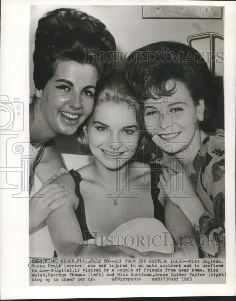 Load image into Gallery viewer, 1963 Press Photo Miss England Susan Pratt visited in hospital by British friends
