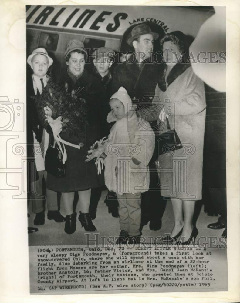 Load image into Gallery viewer, 1963 Press Photo Victor Pozdneyev family with hostess in snow-covered Ohio
