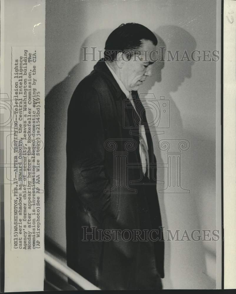 1975 Press Photo Former CIA Chief of Security Howard Osborn after testifying, DC