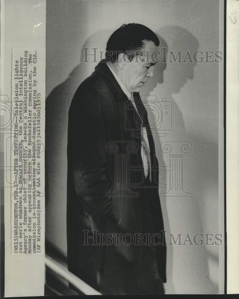 Load image into Gallery viewer, 1975 Press Photo Former CIA Chief of Security Howard Osborn after testifying, DC
