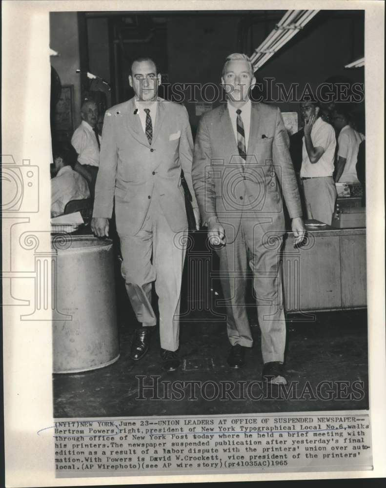 1965 Press Photo Union leaders Bertram Powers and David Crockett walk to meeting