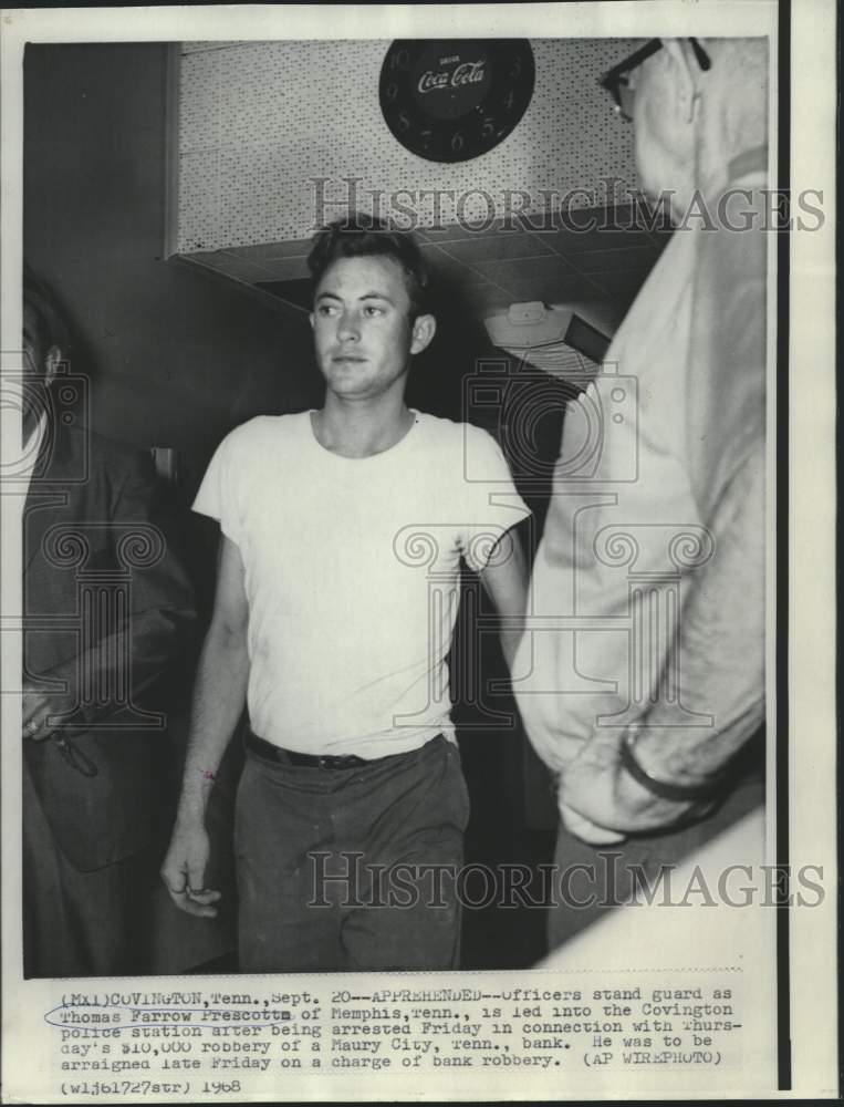 1968 Press Photo Thomas Farrow Prescott led into Covington police station