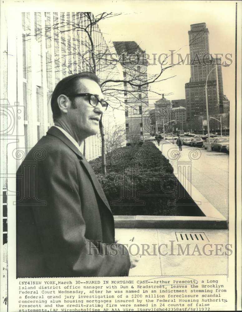 1972 Press Photo Dun &amp; Bradstreet manager Arthur Prescott leaves Brooklyn court