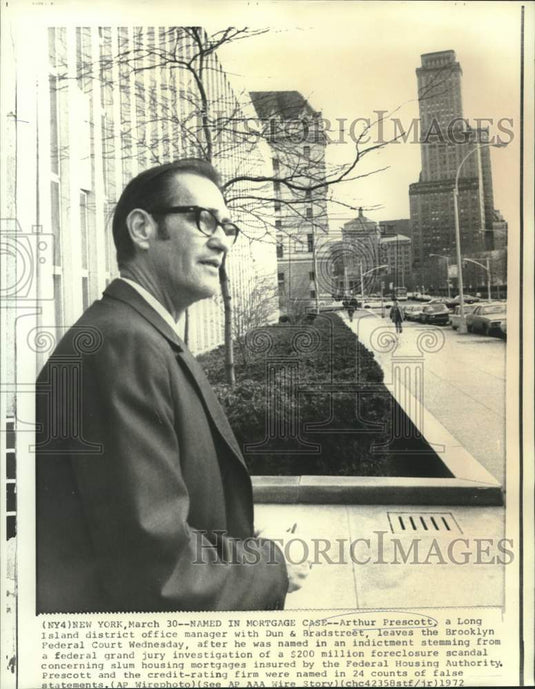 1972 Press Photo Dun & Bradstreet manager Arthur Prescott leaves Brooklyn court