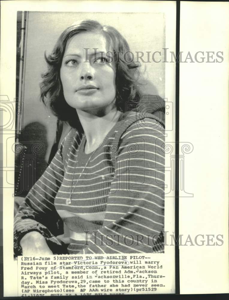 Load image into Gallery viewer, 1975 Press Photo Russian film star Victoria Fyodorova to marry pilot Fred Pouy
