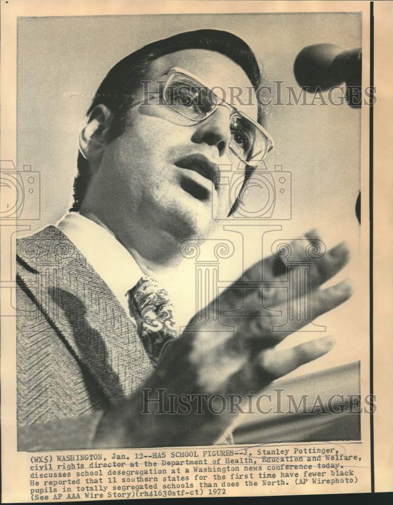 1972 Press Photo Stanley Pottinger of HEW at Washington news conference