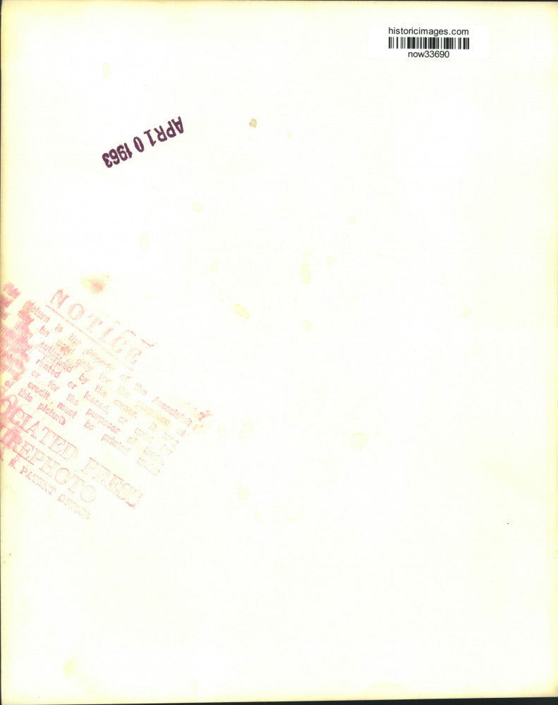 1963 Press Photo Liberal leader Lester Pearson reacts to federal election win