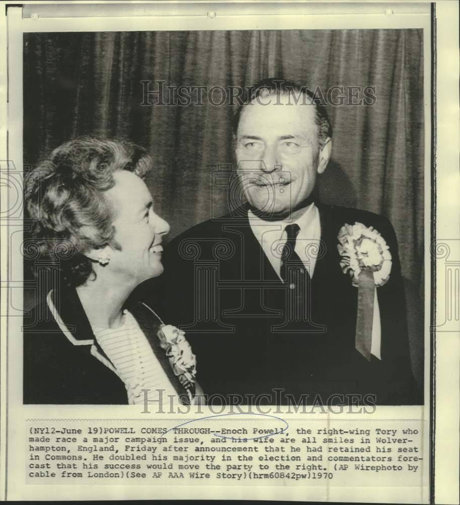 1970 Press Photo Enoch Powell and wife smile at retaining his seat in Commons