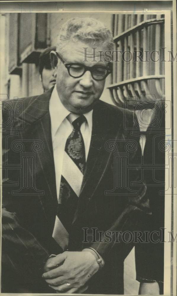 1973 Press Photo William Prater in handcuffs - now33754