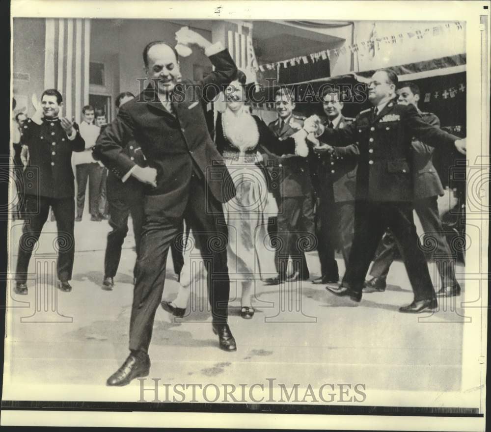 1971 Press Photo Greece&#39;s George Papadopoulos dances at Easter celebration