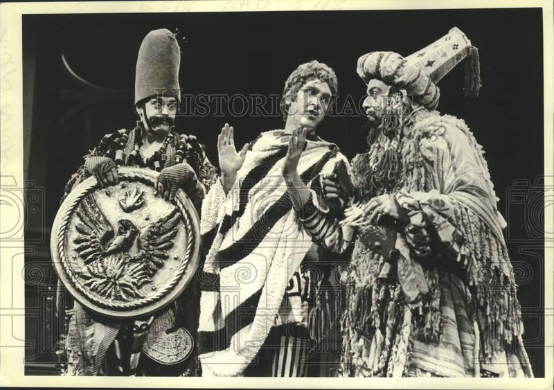 Load image into Gallery viewer, 1982 Press Photo Oregon Shakespearean Festival "Comedy of Errors," performers
