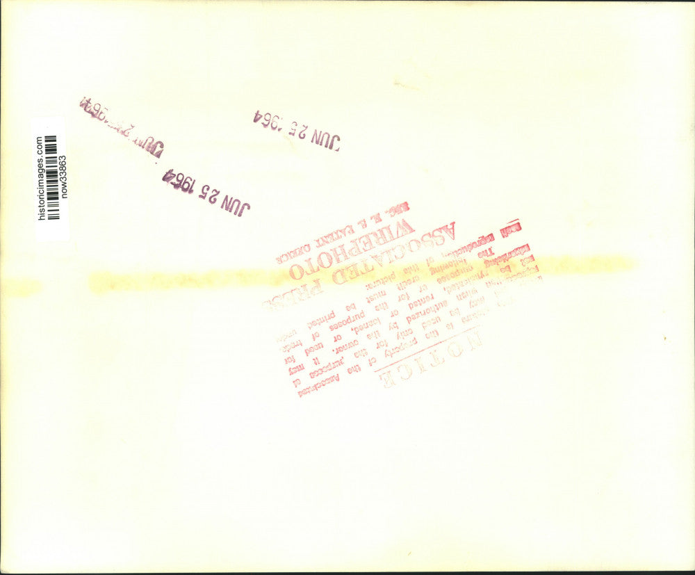 1964 Press Photo Al Castagnola hands Miss California Sherri Raap new wardrobe