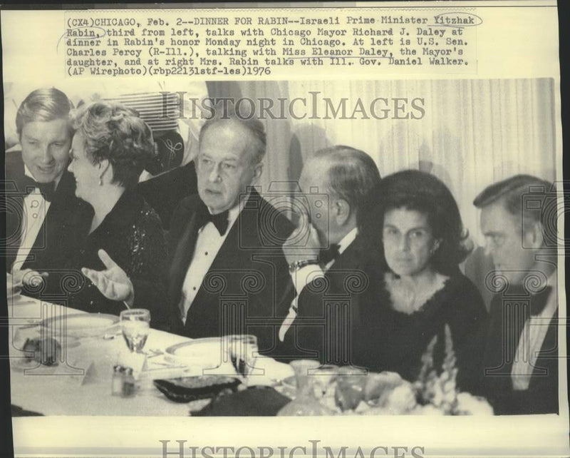 Load image into Gallery viewer, 1976 Press Photo Yitzhak Rabin talks to Richard Daley at dinner honoring Rabin

