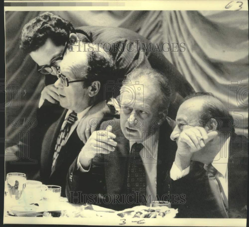 Load image into Gallery viewer, 1974 Press Photo Yitzhak Rabin and Paul Zukerman with UJA officials in New York
