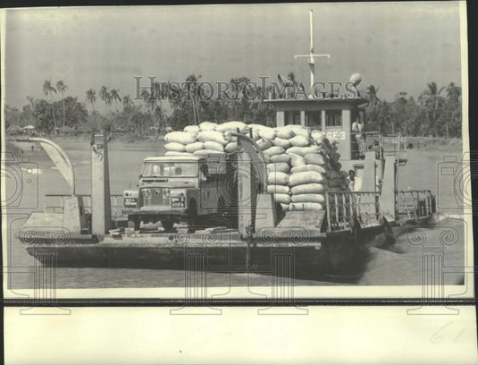 1970 Press Photo Ferry with relief food for Bhola Island typhoon survivors