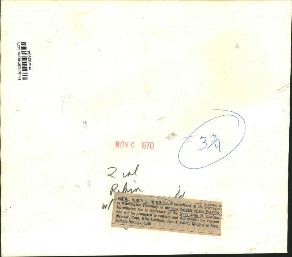 1970 Press Photo Waves Director Robin Quigley and John Chafee confer at Pentagon