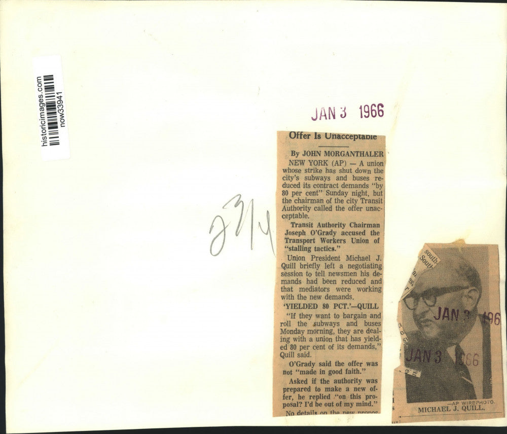 1966 Press Photo TWU President Michael Quill speaks with newsmen in New York