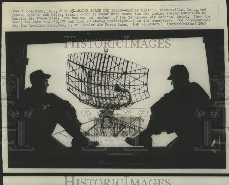 Load image into Gallery viewer, 1967 Press Photo Tennessee Air National Guardsmen Sidney Blalock and Sparks
