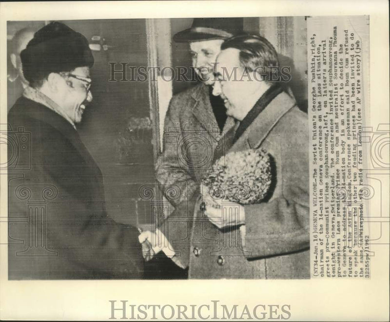 Load image into Gallery viewer, 1962 Press Photo Soviet Pushkin and Laos Souphanouvong greet in Geneva
