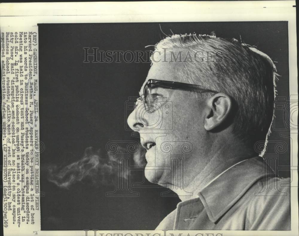 1969 Press Photo Harvard President Nathan Pusey with Business School students