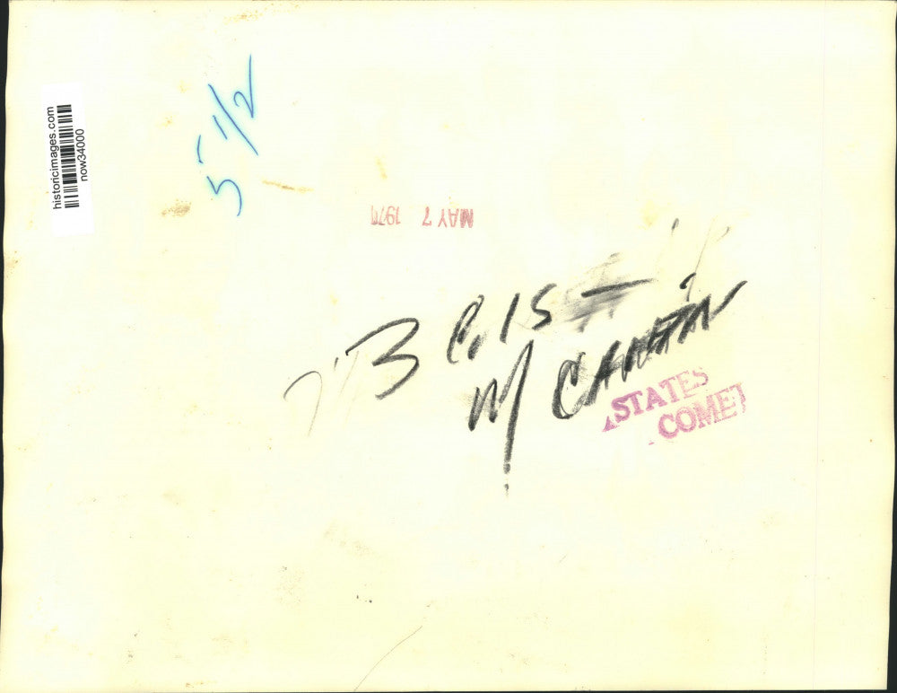 1971 Press Photo House sits bottom of cave-in crater in Canada - now34000