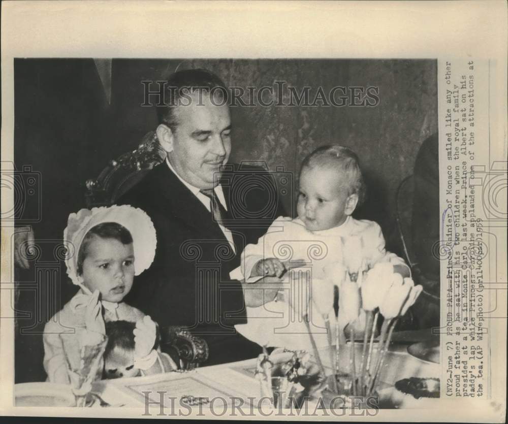 1959 Press Photo Monaco&#39;s Prince Rainier and children at Monte Carlo tea