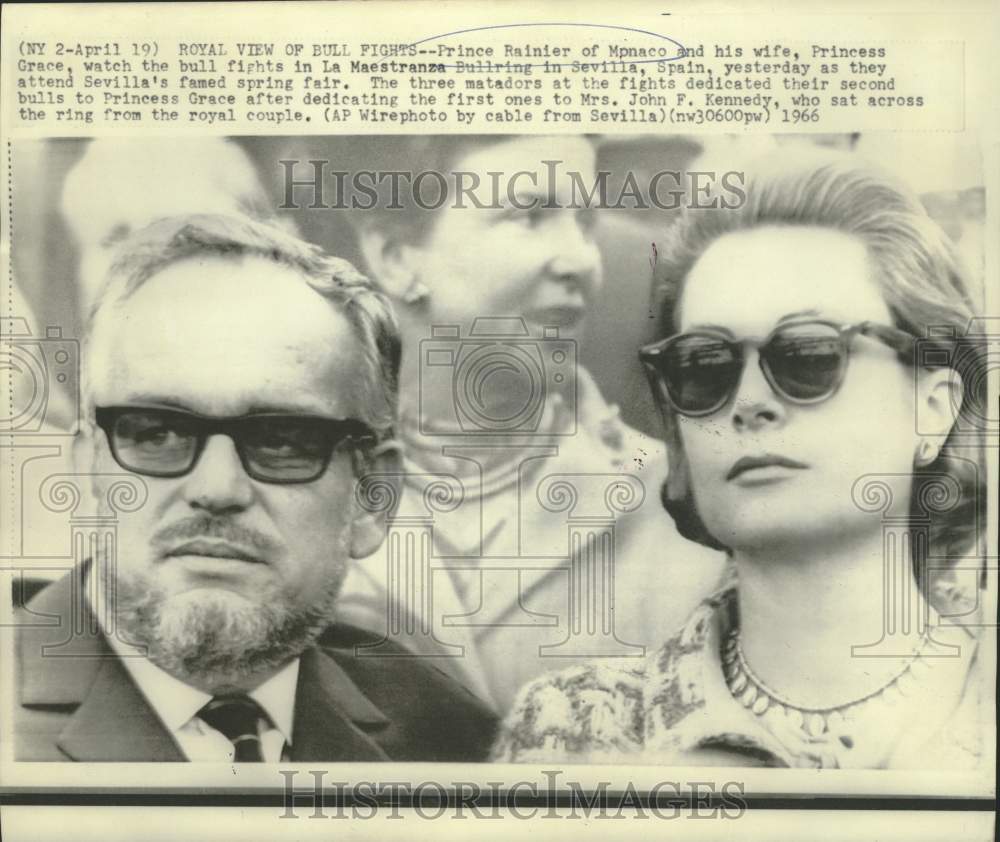 1966 Press Photo Prince Rainier and Princess Grace watch bullfights in Spain