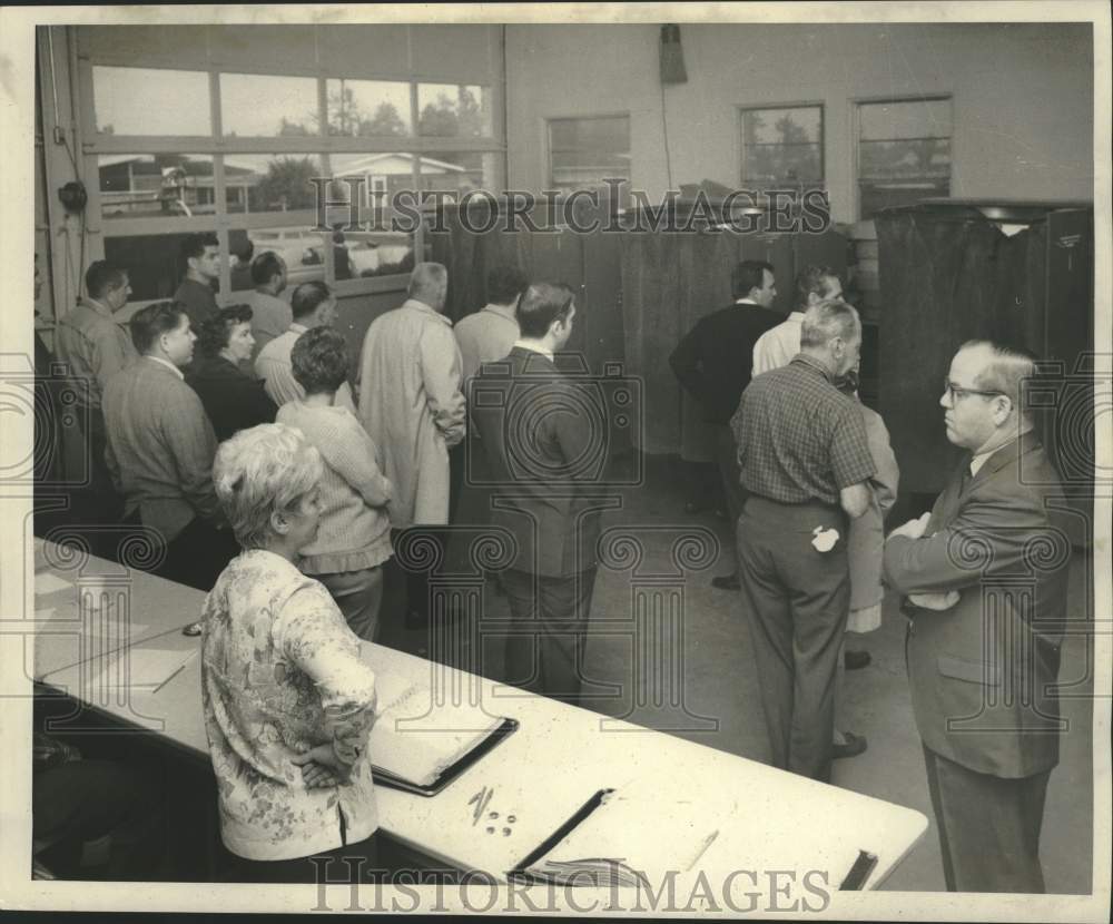 1968 Press Photo Presidential voters at Terrytown Volunteer Fire Department