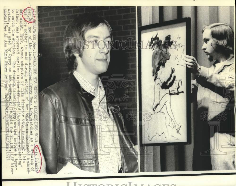 1971 Press Photo Erik Preminger, son of Gypsy Rose Lee, watches drawing sold