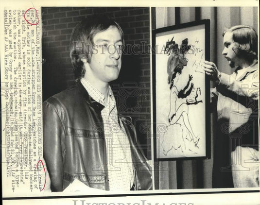 1971 Press Photo Erik Preminger, son of Gypsy Rose Lee, watches drawing sold