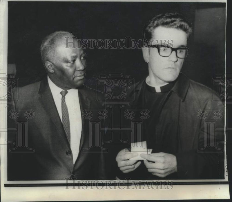 Load image into Gallery viewer, 1967 Press Photo Louisiana anti-poverty program leaders Prehenski and Lang
