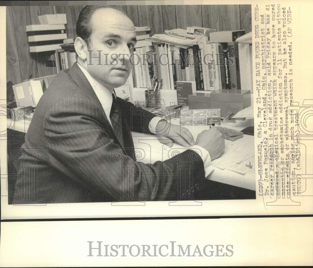 1976 Press Photo Psychiatrist and drug addiction researcher Dr. Jose Pozuelo- Historic Images