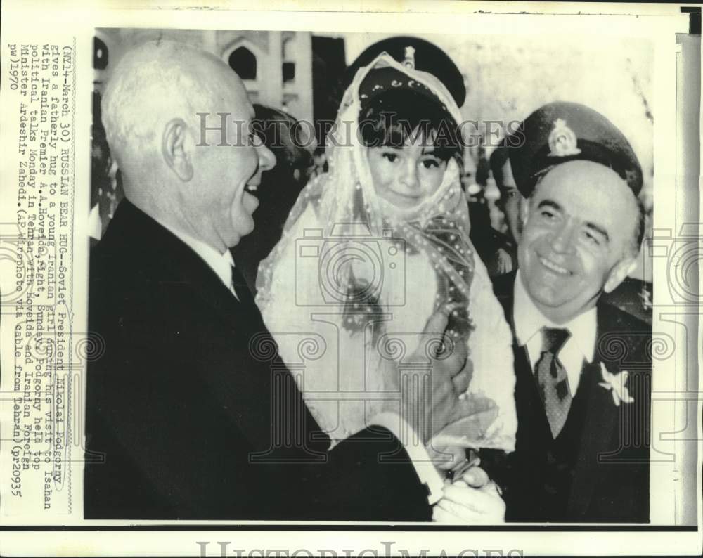 1970 Press Photo Nikolai Podgorny hugs girl during visit with A. Hoveida in Iran