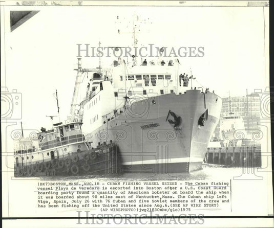 1975 Press Photo Cuban fishing vessel Playa de Veredaro escorted into Boston