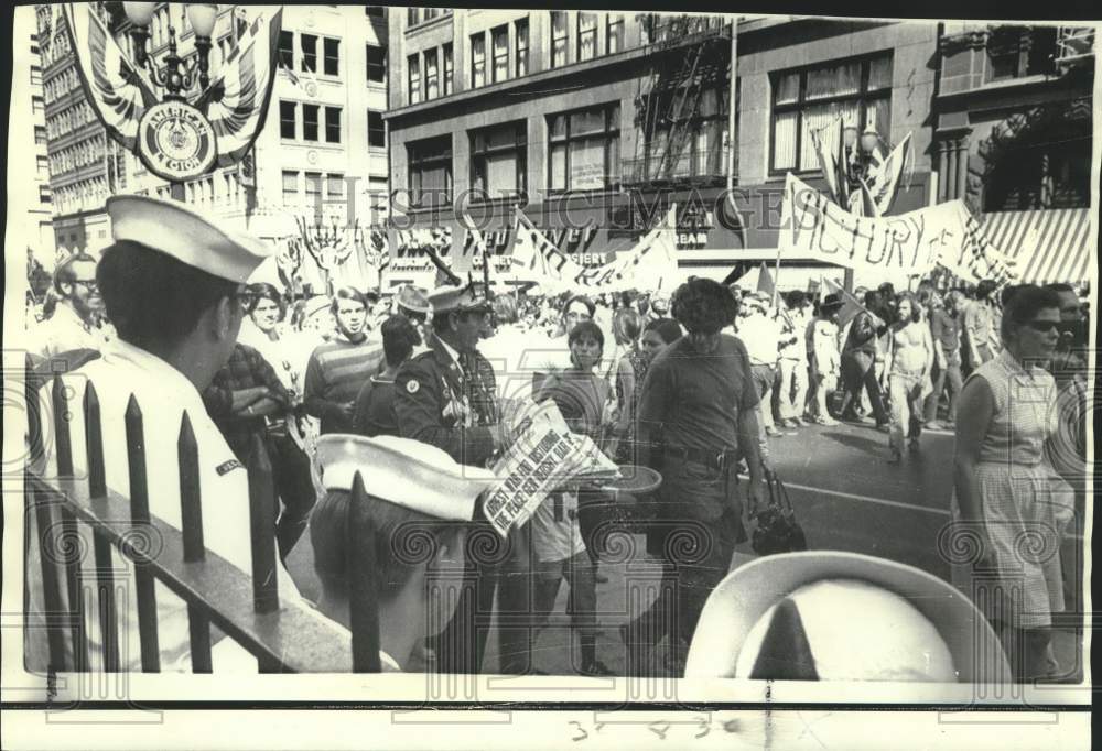 1970 Press Photo Peoples' Army Jamboree parades in downtown Portland, Oregon