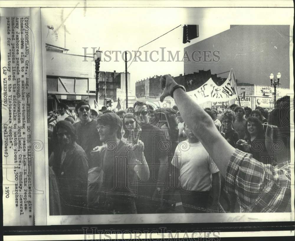1970 Press Photo Peoples' Army Jamboree parade spectator gives thumbs-down, OR