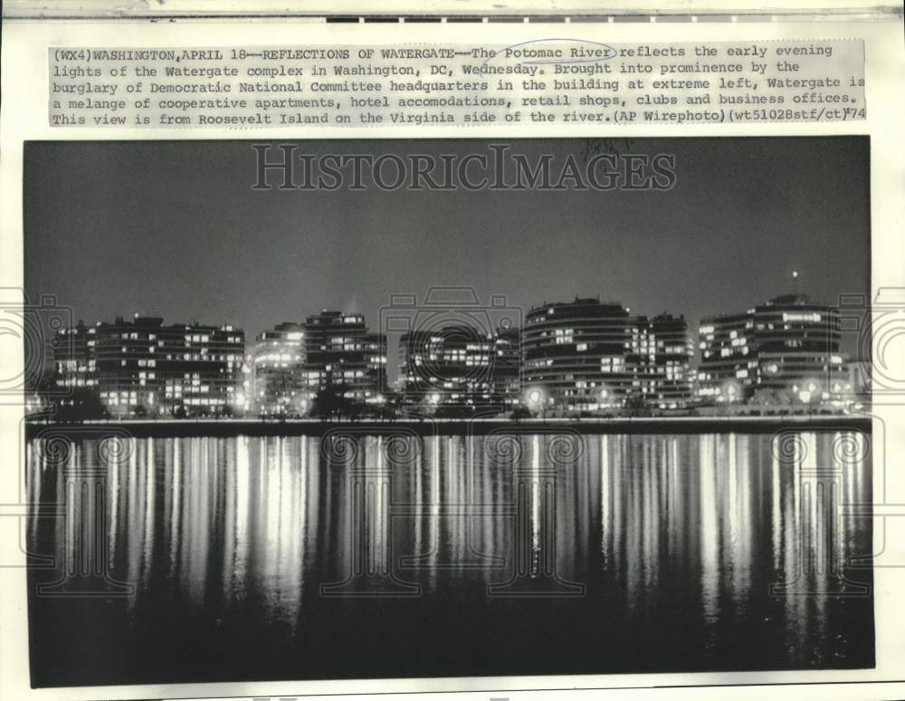 1974 Press Photo Reflections of Washington&#39;s Watergate complex in Potomac River