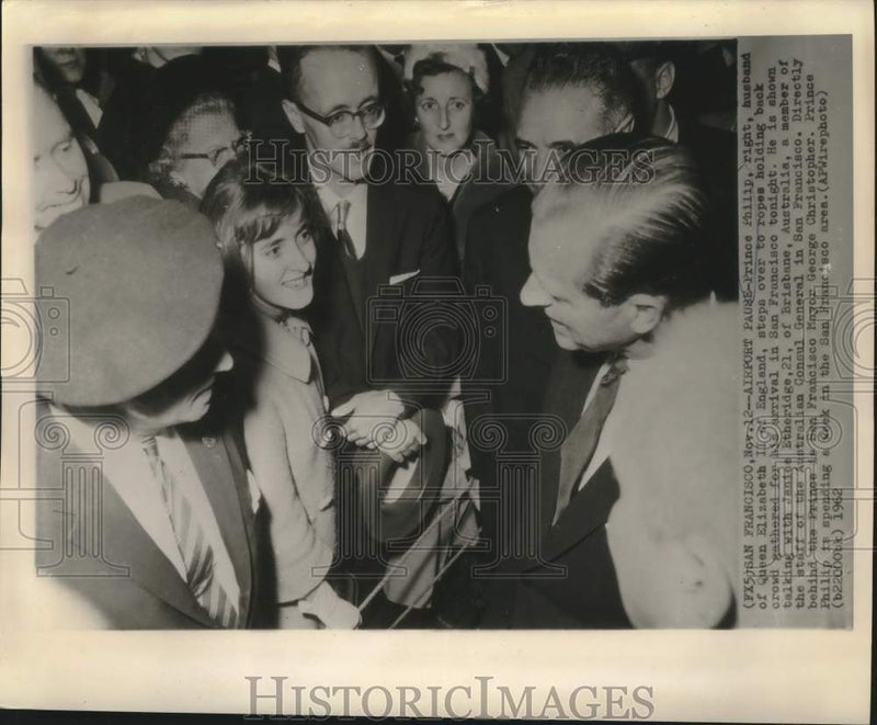 Load image into Gallery viewer, 1962 Press Photo Britain's Prince Philip with San Francisco airport crowd
