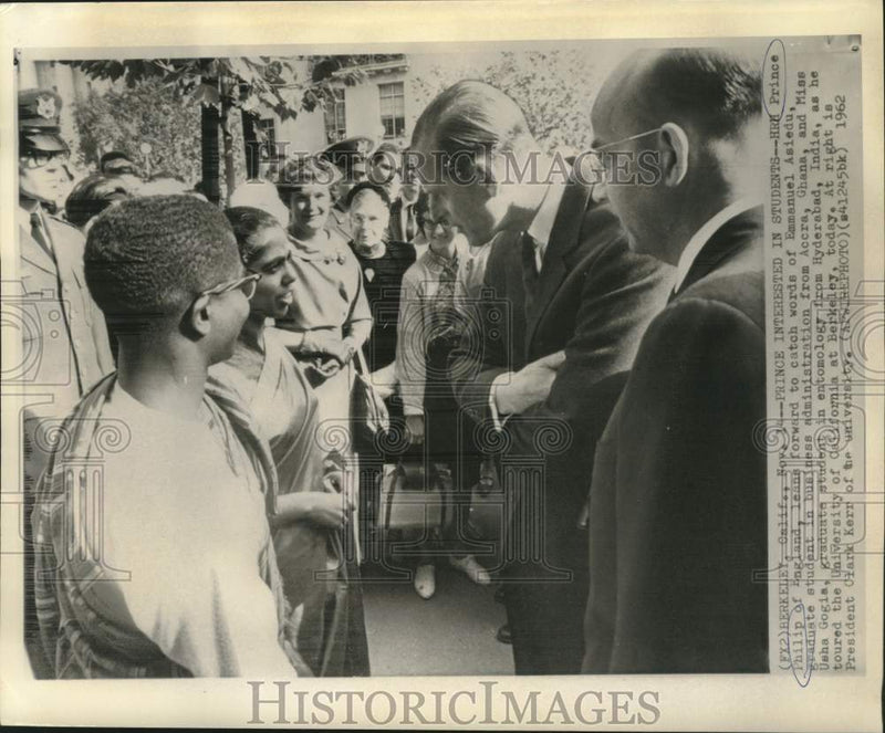 Load image into Gallery viewer, 1962 Press Photo Prince Philip converses with University of California students
