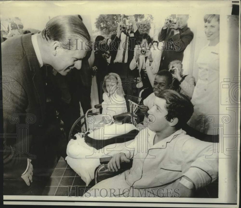Load image into Gallery viewer, 1966 Press Photo Prince Philip visits Variety Children's Hospital in Miami, FL
