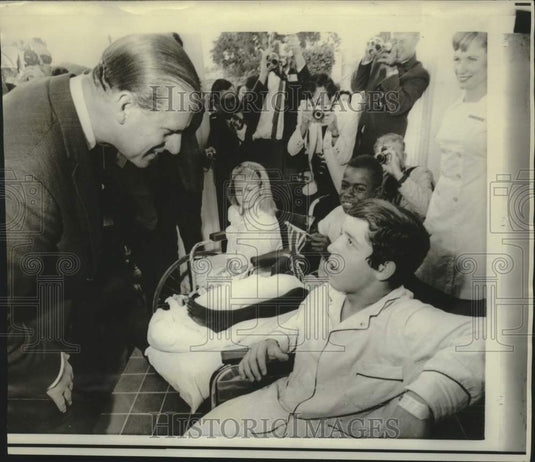 1966 Press Photo Prince Philip visits Variety Children's Hospital in Miami, FL