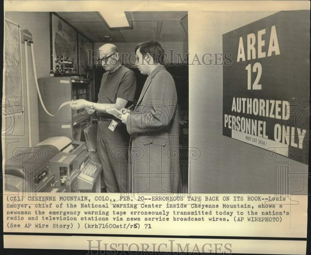 1971 Press Photo Louis Smoyer and newsman at National Warning Center in Colorado